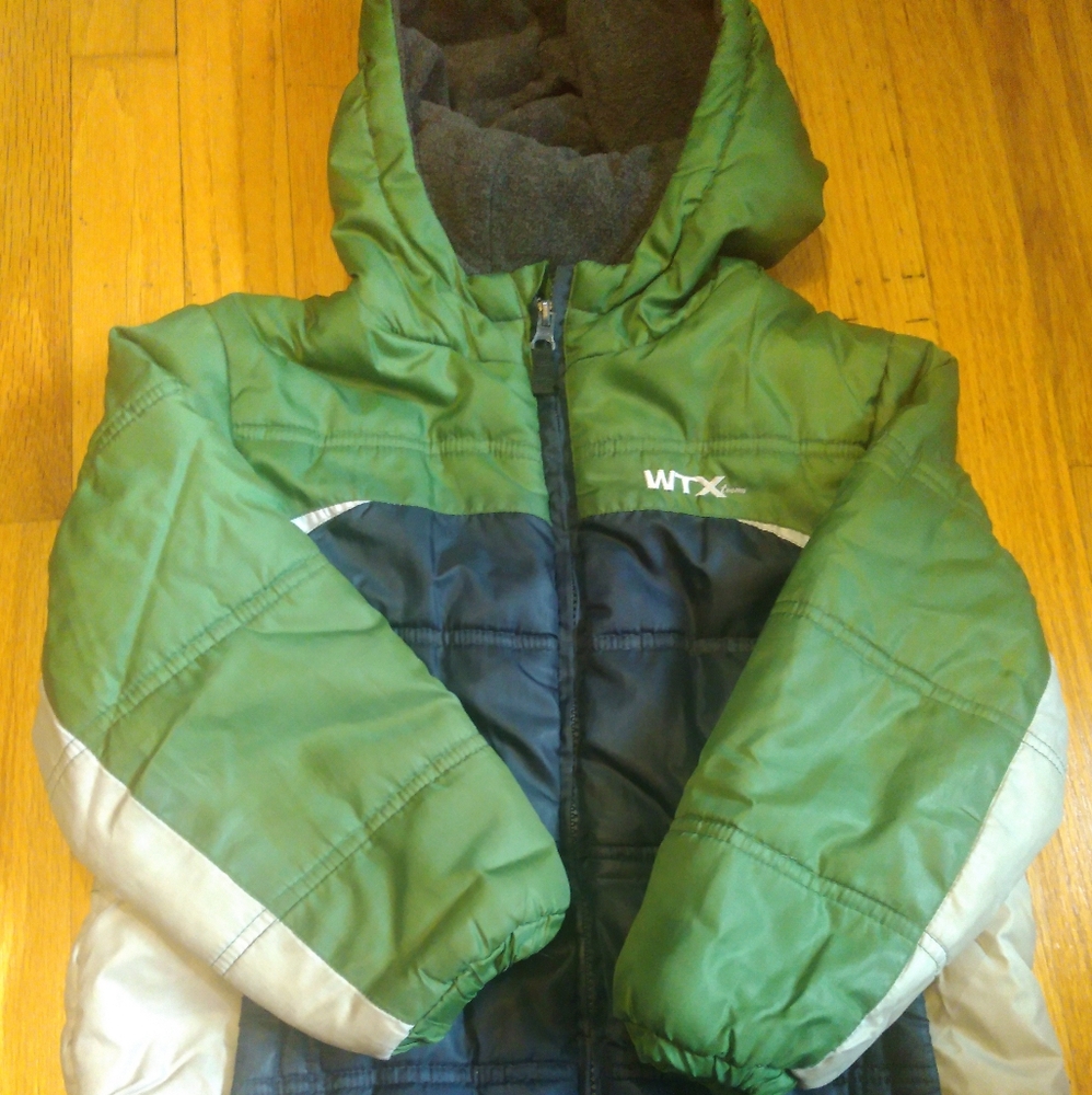Boys puffer / winter jacket / coat